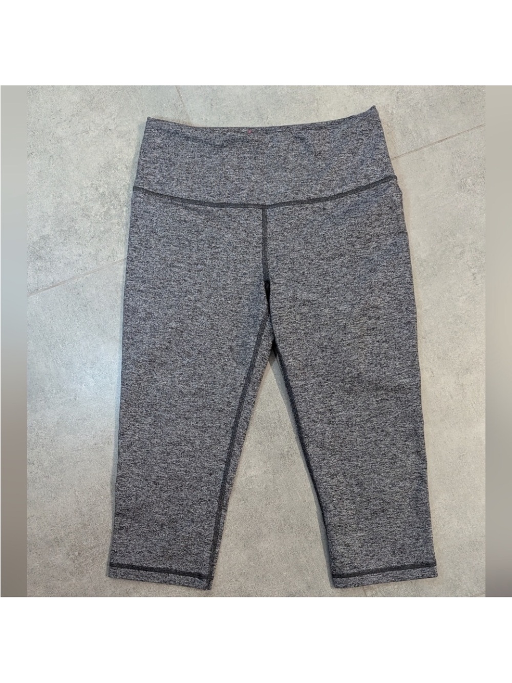 Victoria Secret- VSX Charcoal Heather High-Waist Capri Leggings
